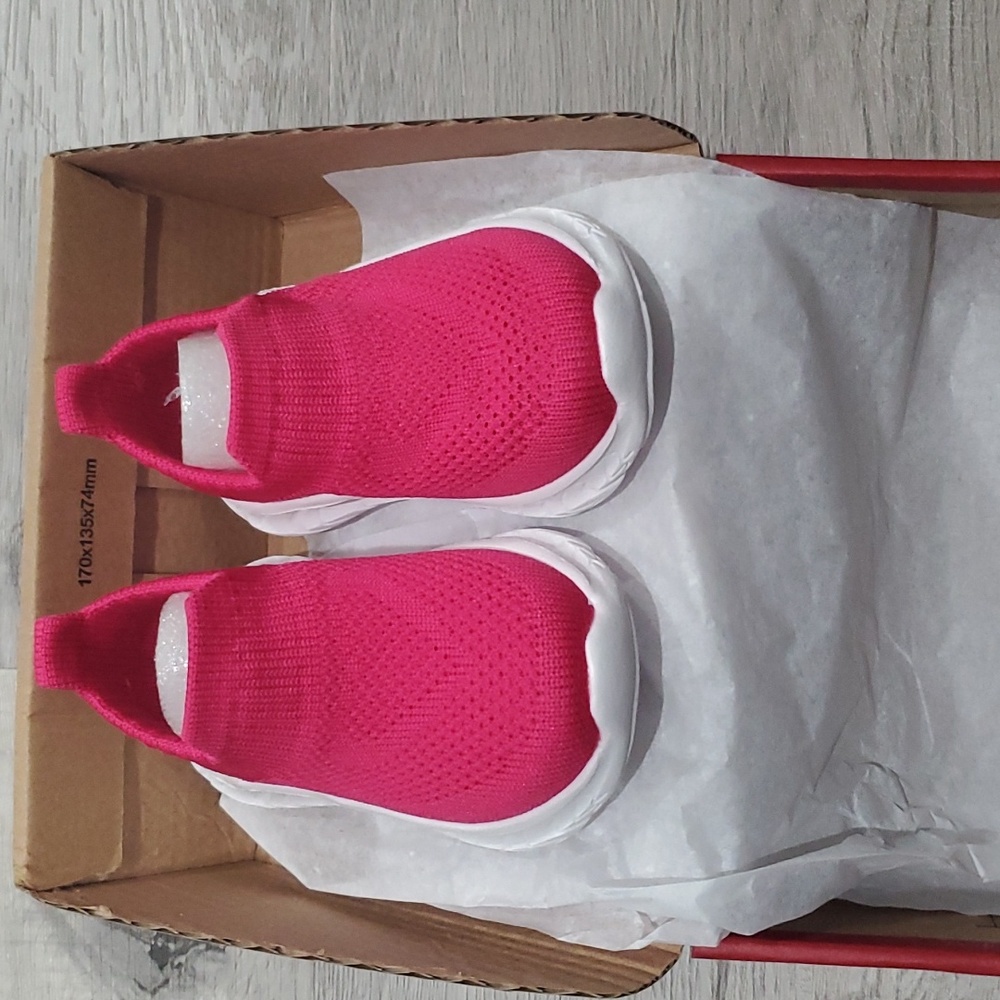 Kid's Lightweight Hot Pink Baby Knit Sneakers sz 19 - Picture 2 of 9